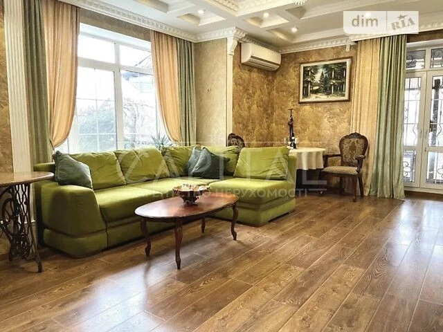 Продаж 3 поверхового будинку з гаражем і ділянкою на 9 соток