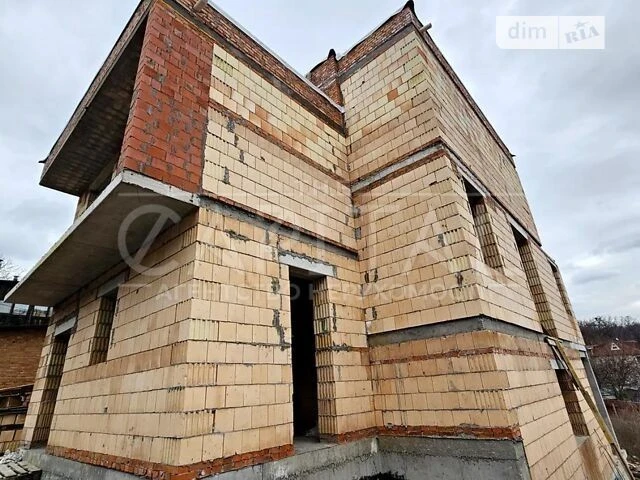 Продаж 3 поверхового будинку з ділянкою на 7 соток, 320 кв.