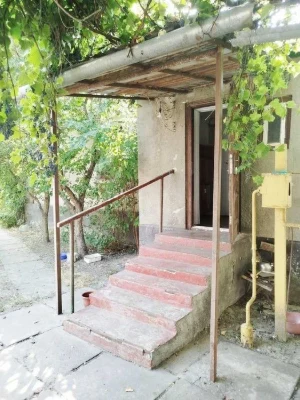 Будинок з великим участком в Києві, на березі озера, Бортнич