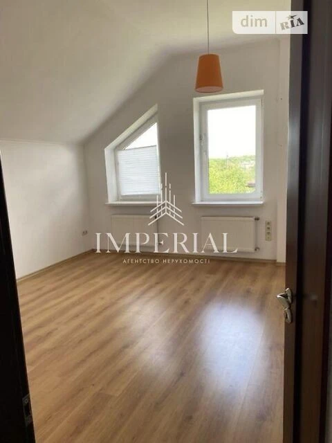 Продаж 2 поверхового будинку 180 кв. м, 5 кімнат, на вул. Са
