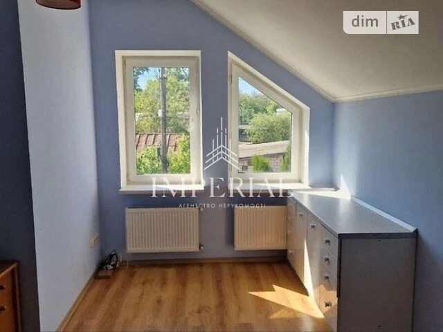 Продаж 2 поверхового будинку 180 кв. м, 5 кімнат, на вул. Са