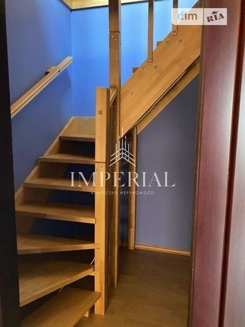 Продаж 2 поверхового будинку 180 кв. м, 5 кімнат, на вул. Са
