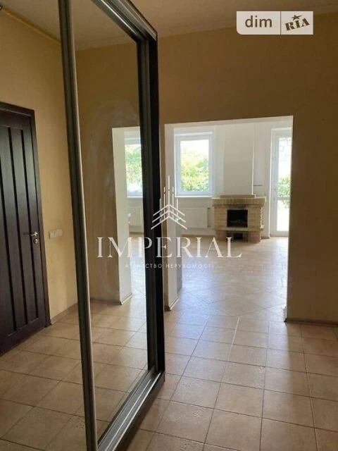 Продаж 2 поверхового будинку 180 кв. м, 5 кімнат, на вул. Са