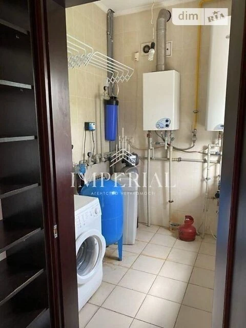 Продаж 2 поверхового будинку 180 кв. м, 5 кімнат, на вул. Са