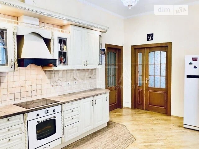 Продаж 2 поверхового будинку з балконом і ділянкою на 10 сот