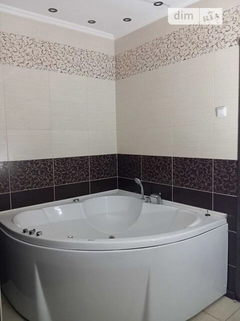 Продаж 2 поверхового будинку 151.2 кв. м, 3 кімнати, на вул.