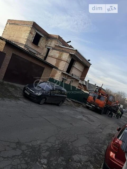 Продаж 2 поверхового будинку з ділянкою на 7 соток, 320 кв.