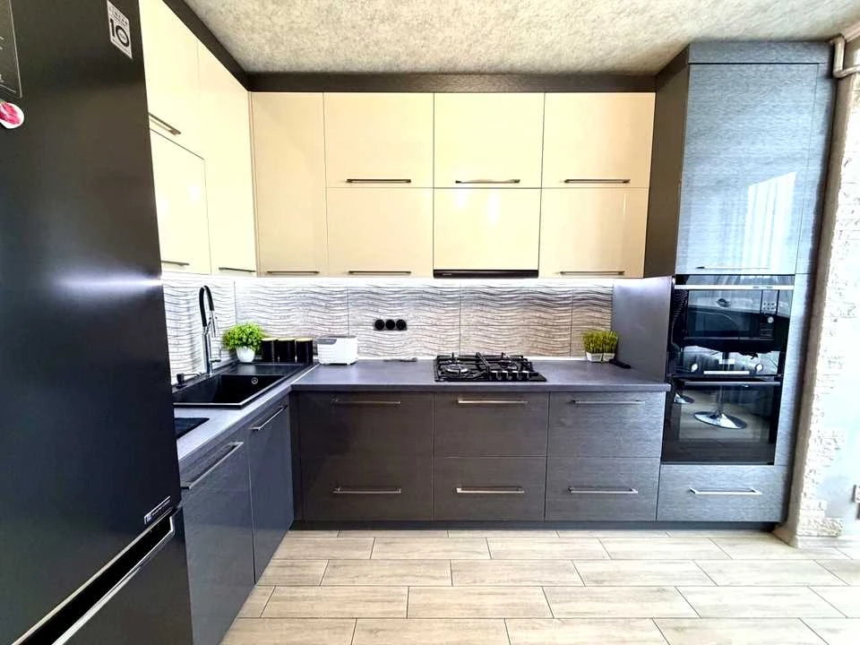 Apartment. Lviv, Bohdana Khmelnytskyi St., (Building 1)
