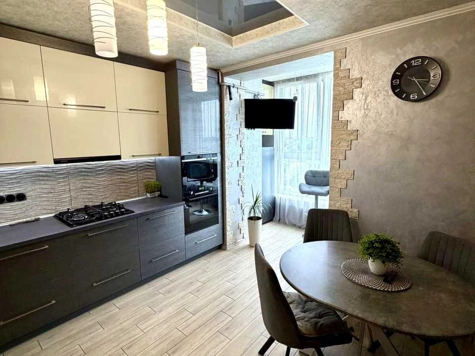 Apartment. Lviv, Bohdana Khmelnytskyi St., (Building 1)