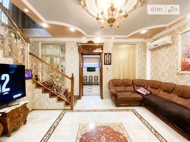 Продаж частини будинку на вул. Оборонна 8, 5 кімнат • ID 343