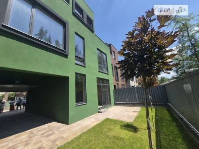 Продаж 3 поверхового таунхауса з ділянкою на 2 сотки, 145 кв