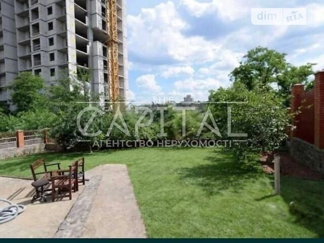 Продаж 3 поверхового будинку з балконом і ділянкою на 12 сот