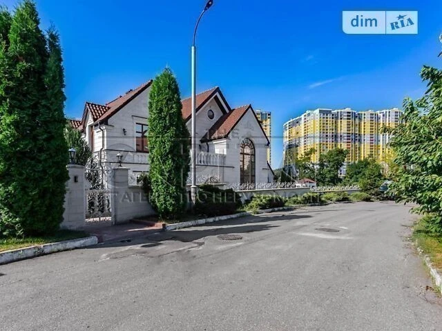 Продаж 3 поверхового будинку з опаленням і ділянкою на 14 со