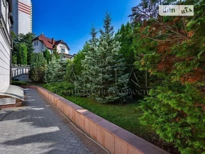 Продаж 3 поверхового будинку з опаленням і ділянкою на 14 со