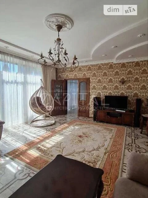 Продаж 3 поверхового будинку з гаражем і ділянкою на 8 соток