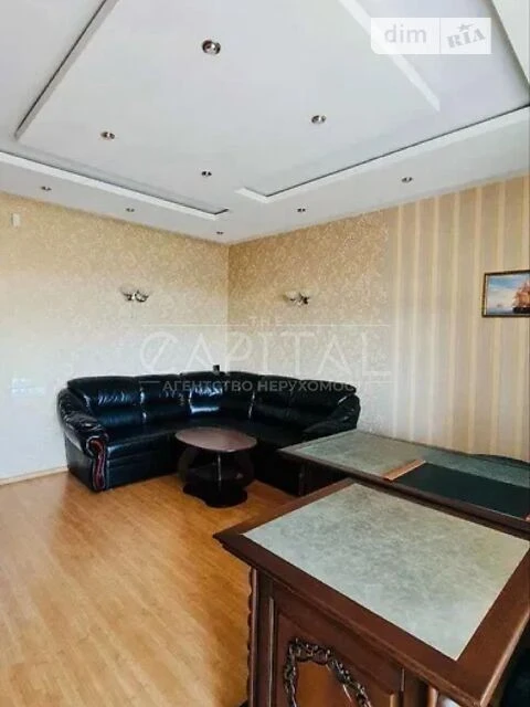 Продаж 3 поверхового будинку з гаражем і ділянкою на 8 соток