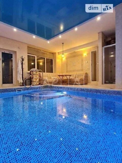 Продаж 3 поверхового будинку з гаражем і ділянкою на 8 соток