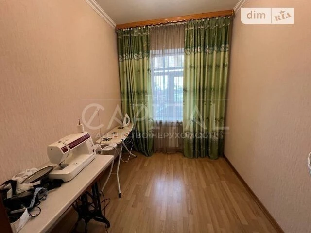 Продаж 3 поверхового будинку з мансардою і ділянкою на 5 сот