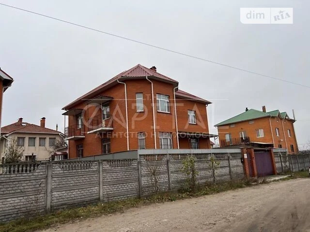 Продаж 3 поверхового будинку з мансардою і ділянкою на 5 сот