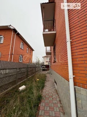 Продаж 3 поверхового будинку з мансардою і ділянкою на 5 сот