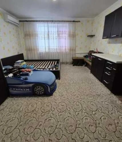 Sale of a room in a communal apartment with renovation.