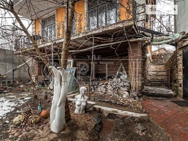 Продаж 2 поверхового будинку з ділянкою на 9 соток, 900 кв.