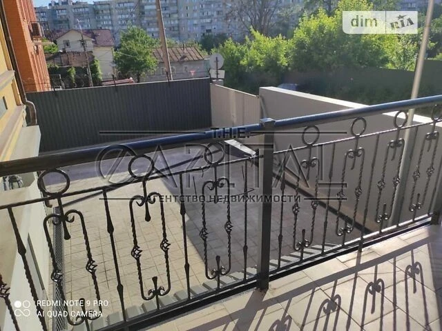 Продаж 4 поверхового будинку з верандою і ділянкою на 8 сото