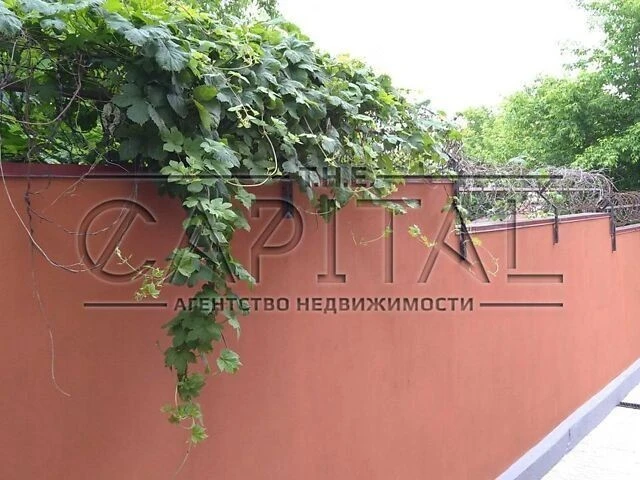 Продаж 4 поверхового будинку з верандою і ділянкою на 8 сото