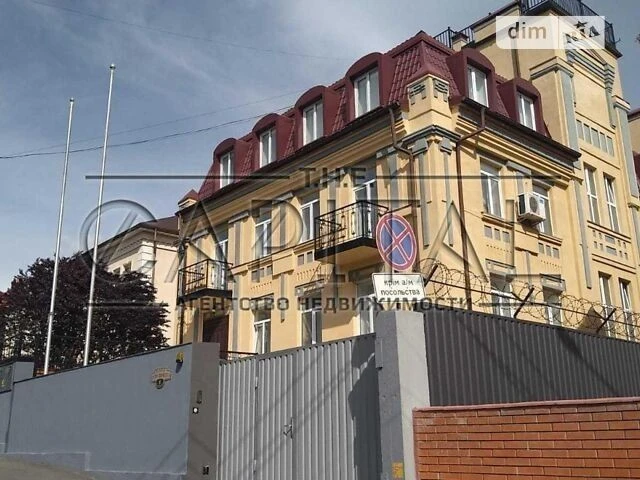 Продаж 4 поверхового будинку з верандою і ділянкою на 8 сото