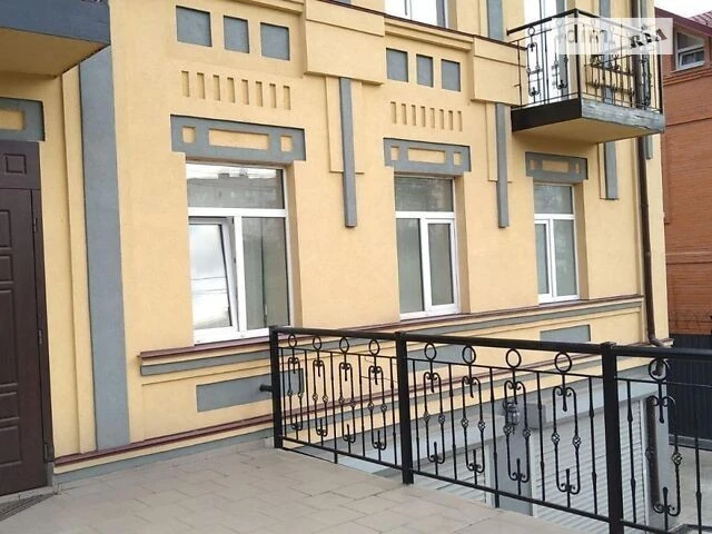 Продаж 4 поверхового будинку з верандою і ділянкою на 8 сото