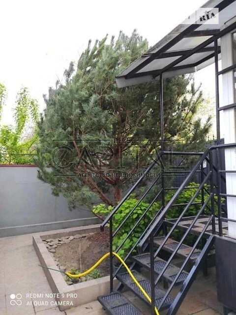 Продаж 4 поверхового будинку з верандою і ділянкою на 8 сото
