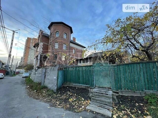 Продаж 5 поверхового будинку з мансардою і ділянкою на 6.5 с