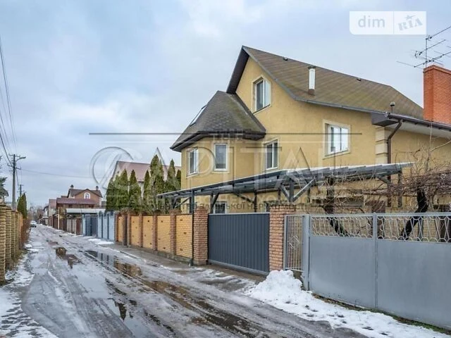 Продаж 3 поверхового будинку з балконом і ділянкою на 6 сото