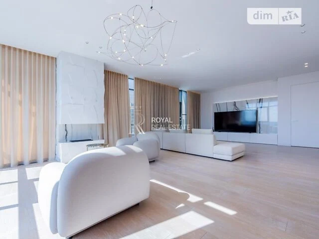Sale of a 5-room apartment of 198 sq. m. on Andriy Verkhoglyada St. 11-B