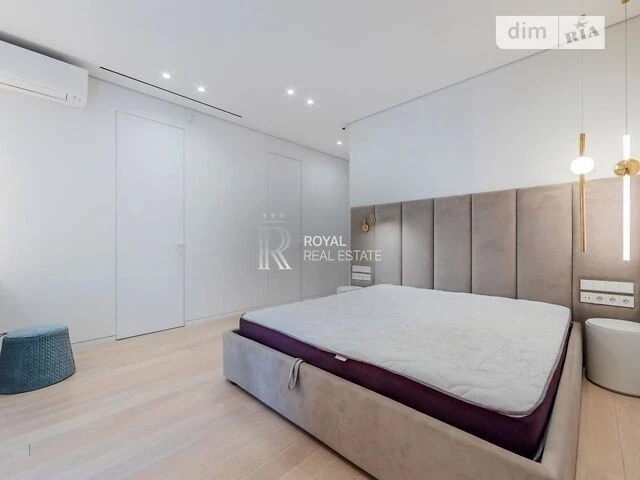 Sale of a 5-room apartment of 198 sq. m. on Andriy Verkhoglyada St. 11-B