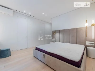 Sale of a 5-room apartment of 198 sq. m. on Andriy Verkhoglyada St. 11-B