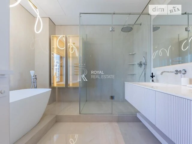 Sale of a 5-room apartment of 198 sq. m. on Andriy Verkhoglyada St. 11-B