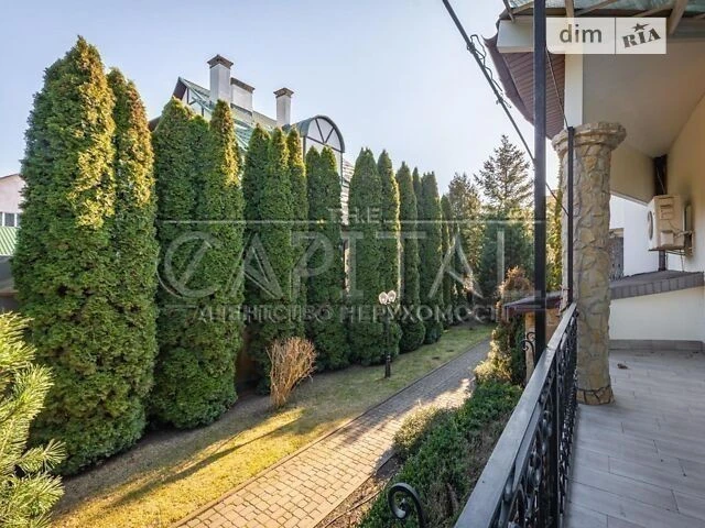 Продаж 3 поверхового будинку з гаражем і ділянкою на 20 сото