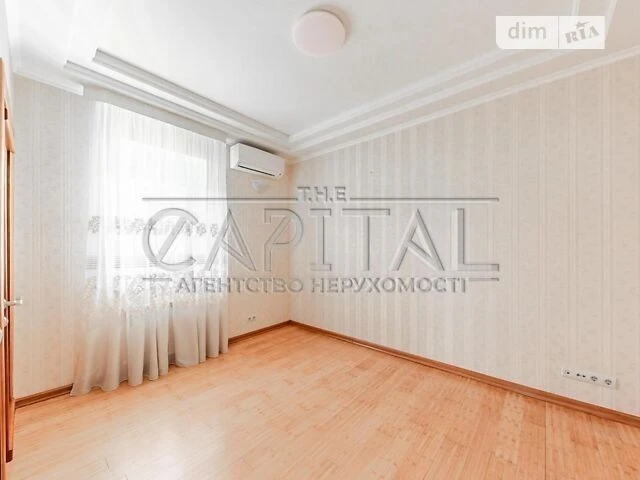 Продаж 3 поверхового будинку з гаражем і ділянкою на 20 сото
