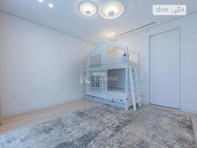 Sale of a 5-room apartment of 198 sq. m. on Andriy Verkhoglyada St. 11-B
