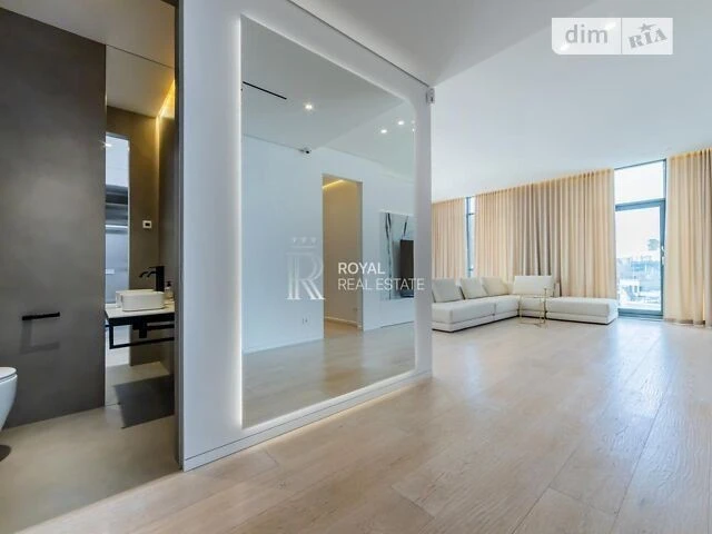 Sale of a 5-room apartment of 198 sq. m. on Andriy Verkhoglyada St. 11-B