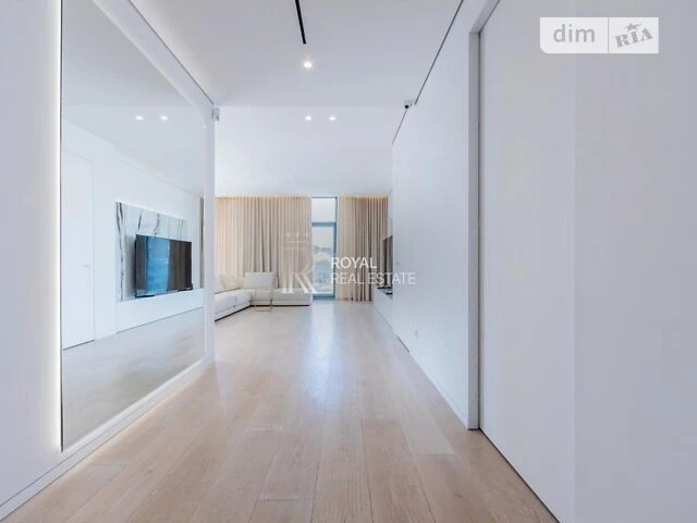 Sale of a 5-room apartment of 198 sq. m. on Andriy Verkhoglyada St. 11-B