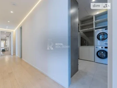 Sale of a 5-room apartment of 198 sq. m. on Andriy Verkhoglyada St. 11-B