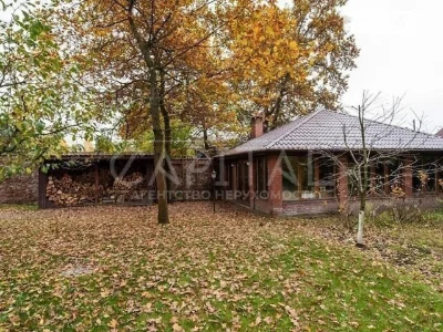 Продаж 3 поверхового будинку з гаражем і ділянкою на 60 сото