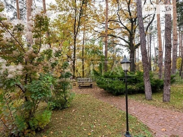 Продаж 3 поверхового будинку з гаражем і ділянкою на 60 сото