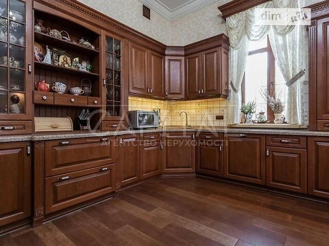 Продаж 3 поверхового будинку з гаражем і ділянкою на 60 сото