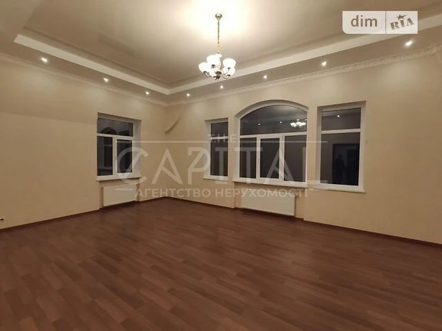 Продаж 3 поверхового будинку з гаражем і ділянкою на 6 соток