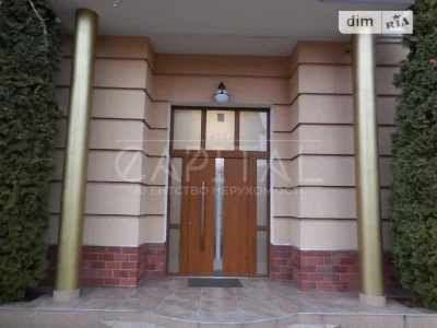 Продаж 3 поверхового будинку з гаражем і ділянкою на 6 соток