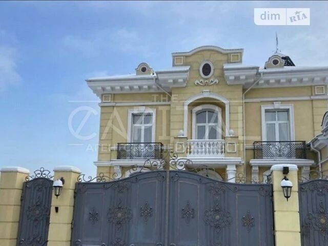 Продаж 3 поверхового будинку з гаражем і ділянкою на 10 сото