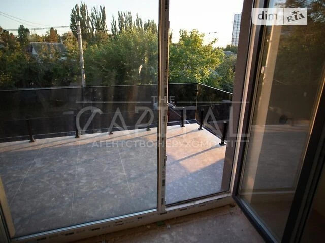 Продаж 2 поверхового будинку з ділянкою на 4 сотки, 220 кв.